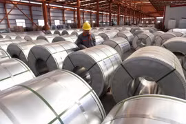 Sản phẩm nhôm cuộn tại một nhà máy ở Sơn Đông, Trung Quốc. (Ảnh: Reuters)