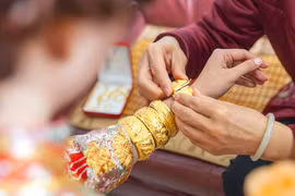 Chuẩn bị sính lễ là một tập tục ở Trung Quốc nhưng ngày càng trở thành gánh nặng đối với gia đình nhà trai. (Nguồn: Shutterstock)