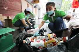 Khuyến khích người dân phân loại chất thải rắn sinh hoạt tại nguồn. (Ảnh minh họa: Thanh Tùng/TTXVN)
