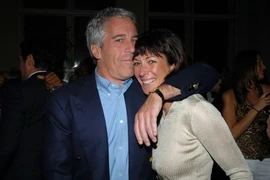 Jeffrey Epstein và Ghislaine Maxwell tại một sự kiện tại New York năm 2005. (Ảnh: Getty Images)
