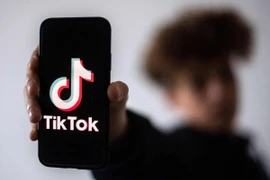 Các video về thuyết âm mưu, vô căn cứ thường được đăng trên TikTok để câu view. (Ảnh minh họa: AFP)