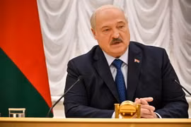 Tổng thống Belarus Alexander Lukashenko phát biểu với báo giới tại Minsk ngày 6/7/2023. (Ảnh: AFP/TTXVN)