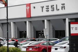 Phòng trưng bày của Tesla ở California, Mỹ. (Ảnh: AFP/TTXVN)