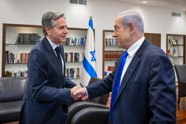 Thủ tướng Israel Benjamin Netanyahu (phải) trong cuộc gặp Ngoại trưởng Mỹ Antony Blinken tại Tel Aviv, ngày 9/1/2024. (Ảnh: THX/TTXVN)