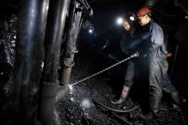Khoan thăm dò tại Công ty than Thống Nhất thuộc Tập đoàn Công nghiệp Than-Khoáng sản Việt Nam. (Ảnh: Trần Việt/TTXVN)