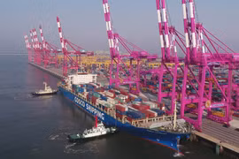 Tàu chở container tại cảng Incheon của Hàn Quốc. (Nguồn: The Korea Herald)