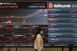 Biểu đồ giá đồng Bitcoin tại sàn giao dịch ở Seoul, Hàn Quốc, ngày 13/3/2024. (Ảnh: Yonhap/TTXVN)