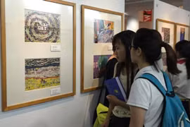 Triển lãm tranh "Trái đất trong tay em" sẽ diễn ra hết ngày 15/11. (Ảnh: CTV/Vietnam+)