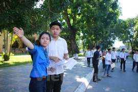 Thí sinh tham dự kỳ thi trung học phổ thông quốc gia 2015. (Ảnh: Lê Minh Sơn/Vietnam+)