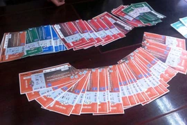 Số vé các đối tượng mang theo để bán ăn chênh lệch (Ảnh: PV/Vietnam+) 