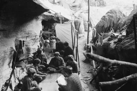 Các chiến sỹ trên mặt trận Hà Tuyên. (Ảnh: Minh Lộc/TTXVN)