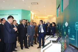Đoàn đại biểu Đảng Lao động Triều Tiên thăm Tập đoàn Công nghiệp-Viễn thông Quân đội (Viettel). (Ảnh: Dương Giang/TTXVN)