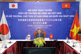 Đại tướng Tô Lâm, Bộ trưởng Bộ Công an Việt Nam hội đàm với Bộ trưởng, Chủ tịch Ủy ban Công an Quốc gia Nhật Bản Tanahashi Yasufumi theo hình thức trực tuyến. (Ảnh: TTXVN phát)