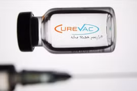 Vaccine CVnCoV của CureVac có hiệu quả 48% ở mọi lứa tuổi, kết quả thấp hơn nhiều so với các vaccine cùng công nghệ mRNA của hãng BioNTech và Moderna. (Nguồn: Aa.com.tr)