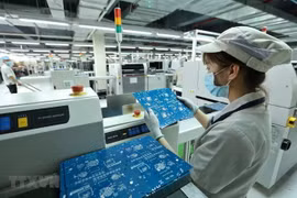 Hoạt động sản xuất tại một doanh nghiệp. (Ảnh: Minh Quyết/TTXVN)