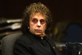 Nhà sản xuất âm nhạc Phil Spector tại phiên tòa năm 2004. (Nguồn: New York Times)