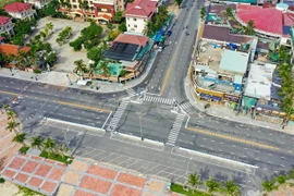 Các tuyến phố tại Đà Nẵng vắng người qua lại, người dân thực hiện nghiêm việc giãn cách xã hội theo nguyên tắc 'ai ở đâu thì ở đó' từ ngày 16/8 đến ngày 5/9. (Ảnh: Trần Lê Lâm/TTXVN)