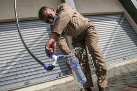 Dự án mới sử dụng năng lượng Mặt Trời để chiết xuất trực tiếp nước uống từ không khí. (Nguồn: Bangkokpost)