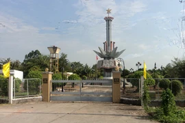 Tượng đài ở khu di tích chiến thắng Ngã Sáu Bằng Lăng. (Nguồn: Báo Ấp Bắc)