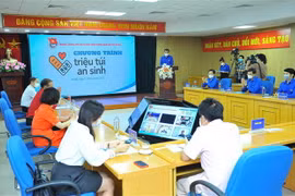 Trung ương Đoàn tổ chức triển khai chương trình 'Triệu túi an sinh” và phát động phong trào thi đua đặc biệt 'Tuổi trẻ Việt Nam đoàn kết, chung sức, đồng lòng thi đua phòng, chống và chiến thắng đại dịch COVID-19.' (Ảnh: Minh Đức)