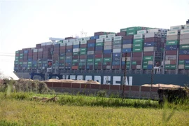 Siêu tàu container Ever Given ngày 27/3/2021. (Ảnh: THX/TTXVN)