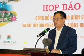 Giám đốc Sở Du lịch Quảng Ninh Phạm Ngọc Thủy thông tin các các hoạt động kích cầu du lịch. (Ảnh: Văn Đức/TTXVN)