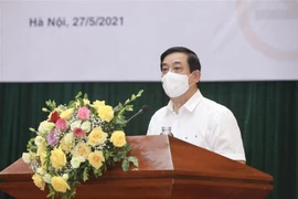 Phó giáo sư-tiến sỹ Lương Ngọc Khuê - Cục trưởng Cục Quản lý khám chữa bệnh (Bộ Y tế), Giám đốc Quỹ Phòng chống tác hại của thuốc lá phát biểu. (Ảnh: Minh Quyết/TTXVN)