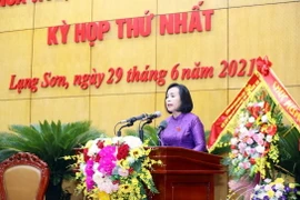 Bà Đoàn Thị Hậu, Chủ tịch Hội đồng Nhân dân tỉnh Lạng Sơn phát biểu tại Kỳ họp thứ nhất Hội đồng Nhân dân tỉnh Lạng Sơn khóa XVII, nhiệm kỳ 2021-2026. (Ảnh: Anh Tuấn/TTXVN)