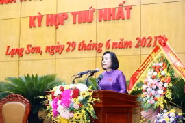 Bà Đoàn Thị Hậu, Chủ tịch Hội đồng Nhân dân tỉnh Lạng Sơn phát biểu tại Kỳ họp thứ nhất Hội đồng Nhân dân tỉnh Lạng Sơn khóa XVII, nhiệm kỳ 2021-2026. (Ảnh: Anh Tuấn/TTXVN)