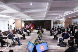 Tham dự hội nghị gồm lãnh đạo 9 nước thành viên ASEAN: Brunei, Campuchia, Lào, Malaysia, Philippines, Singapore, Việt Nam, Thái Lan và lãnh đạo quân đội Myanmar - Thống tướng Min Aung Hlaing. (Ảnh: Dương Giang/TTXVN)