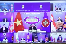 Bộ trưởng Bộ Ngoại giao Bùi Thanh Sơn phát biểu trực tuyến tại điểm cầu Hà Nội. (Ảnh: Phạm Kiên/TTXVN)