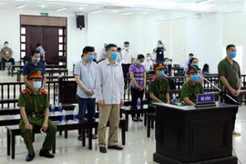Các bị cáo tại phiên tòa. (Ảnh: Phạm Kiên/TTXVN)