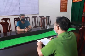 Đối tượng Sơn tại cơ quan công an. (Ảnh: TTXVN phát)