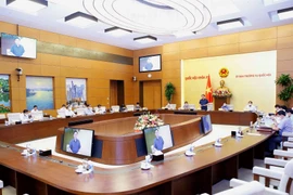 Chủ tịch Quốc hội Vương Đình Huệ chủ trì cuộc họp của Ủy ban Thường vụ Quốc hội tham gia ý kiến về dự thảo Nghị quyết của Chính phủ về công tác phòng, chống dịch COVID-19. (Ảnh: Doãn Tấn/TTXVN)