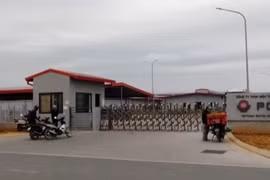 Công ty TNHH Điện tử POYUN Việt Nam tại thành phố Chí Linh đã đóng cửa trong sáng 30/1. (Ảnh: Mạnh Tú/TTXVN)