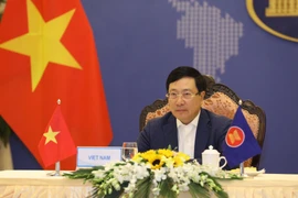  Phó Thủ tướng, Bộ trưởng Bộ Ngoại giao Phạm Bình Minh dự Hội nghị hẹp Bộ trưởng Ngoại giao ASEAN tại điểm cầu Hà Nội. (Ảnh: Văn Điệp/TTXVN)
