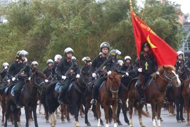 Các lực lượng tổng duyệt các phương án, huy động phương tiện, huấn luyện võ thuật, diễn tập giải quyết các tình huống gây rối, các trường hợp tụ tập kích động tại các mục tiêu được bảo vệ. (Ảnh: TTXVN phát)