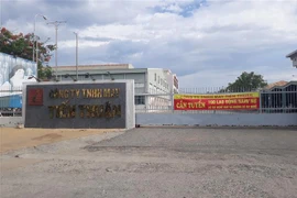Công ty TNHH may Tiến Thuận trên đường 16 tháng 4 tạm dừng hoạt động để phòng, chống dịch COVID-19. (Ảnh: Nguyễn Thành/TTXVN)