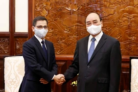 Chủ tịch nước Nguyễn Xuân Phúc và Đại sứ Ấn Độ Verma tại buổi tiếp. (Ảnh: Thống Nhất/TTXVN)