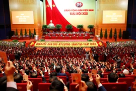 Các đại biểu biểu quyết thông qua Chương trình làm việc của Đại hội. (Ảnh: TTXVN)