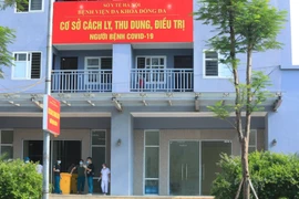 Khu nhà tái định cư Đền Lừ III nằm trên đường Tân Mai, quận Hoàng Mai đã được đưa vào làm cơ sở cách ly, thu dung, điều trị bệnh nhân mắc COVID-19. (Ảnh: Tuấn Anh/TTXVN)