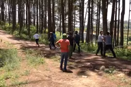 Cán bộ UBND phường 4 bị đe dọa, hành hung. (Nguồn: Sggp.org.vn)