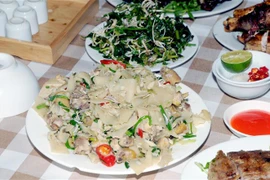 Món măng xào hoa ban. (Ảnh: Quang Quyết/TTXVN)