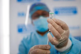 Tiêm vaccine ngừa COVID-19 ở Peru. (Nguồn: Chinadaily)