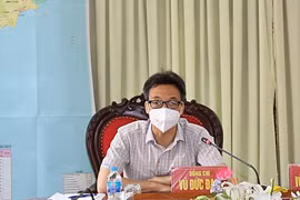 Phó Thủ tướng Vũ Đức Đam chủ trì buổi làm việc. (Ảnh:Hồng Pha/TTXVN phát)