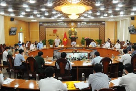 Quang cảnh hội nghị trực tuyến về tình hình dịch, bệnh COVID-19 trên địa bàn tỉnh Long An. (Ảnh: Đức Hạnh/TTXVN)