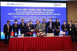 Quang cảnh lễ ký kết. (Ảnh: Ngọc Hà/TTXVN)