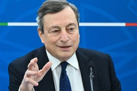 Thủ tướng Italy Mario Draghi phát biểu tại cuộc họp báo ở Rome ngày 19/3/2021. (Ảnh: AFP/TTXVN)