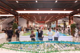 Nhiều khách hàng đến với Novaland Gallery trong chuỗi sự kiện tri ân tháng 1/2021. (Nguồn: Vietnam+)