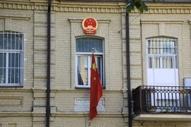 Quang cảnh bên ngoài Đại sứ quán Trung Quốc tại thủ đô Vilnius, Litva. (Ảnh: EPA-EFE/TTXVN)